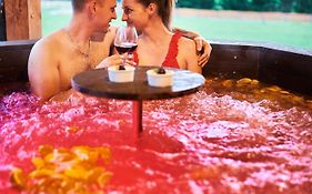 Osada Orlica klimatyczne domki z widokiem na góry i termalnym SPA sauna jacuzzi 4 km od Zieleniec Ski Arena